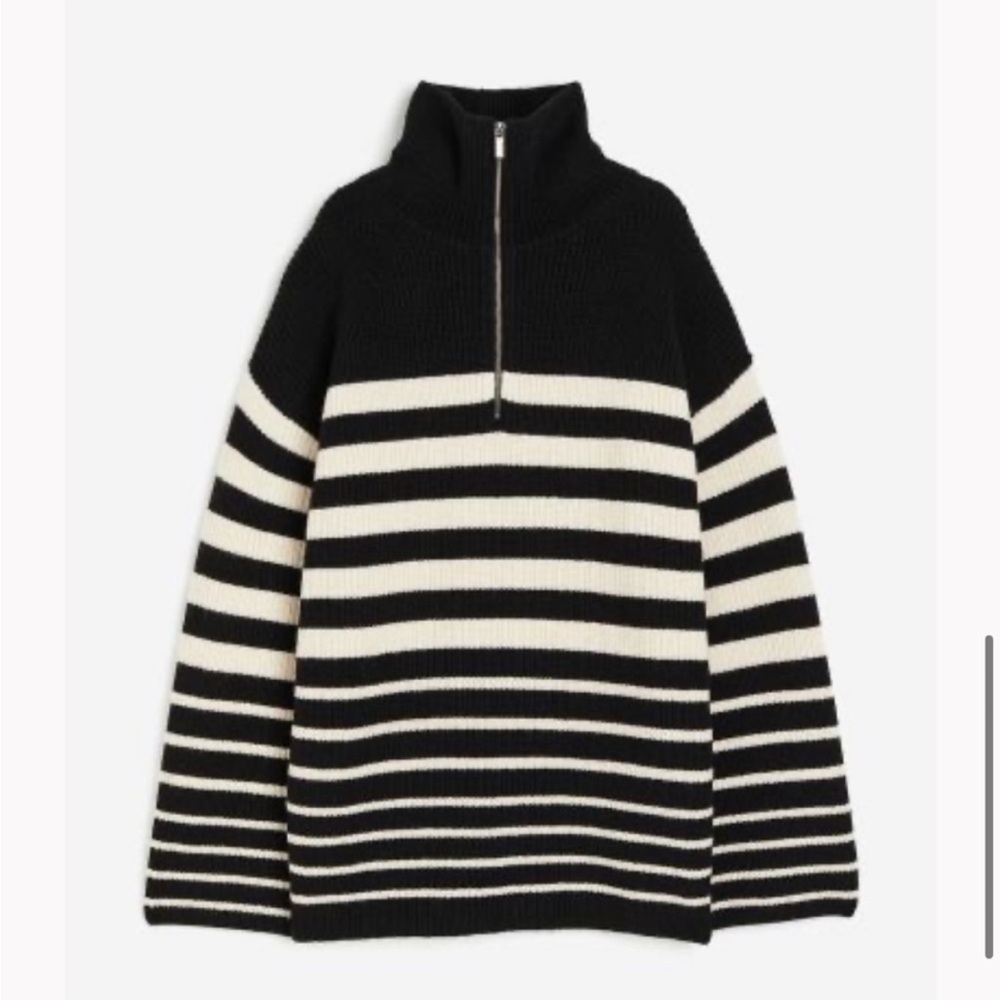 H&M Black/White Zippered Neck Tunic Sweater w/Side Slits…Excellent Condition